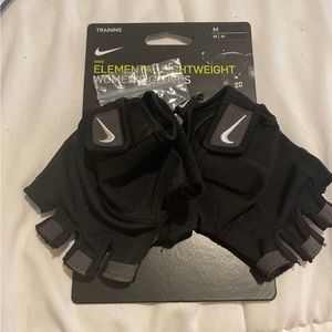 Nike women’s workout gloves